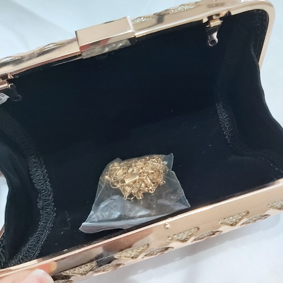 ⚡️Sale⚡️Party wear clutch gold with chain - Picture 3 of 3